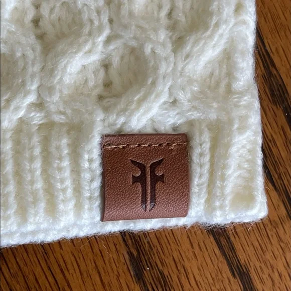 Frye Knit Beanie Hat NWT - Picture 6 of 7